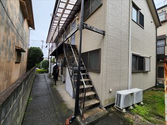 江戸川区松江のアパートにて鉄骨階段塗装工事（税込300,000円）を実施、クリーンマイルドウレタン（ＳＲ-421）を使用致しました