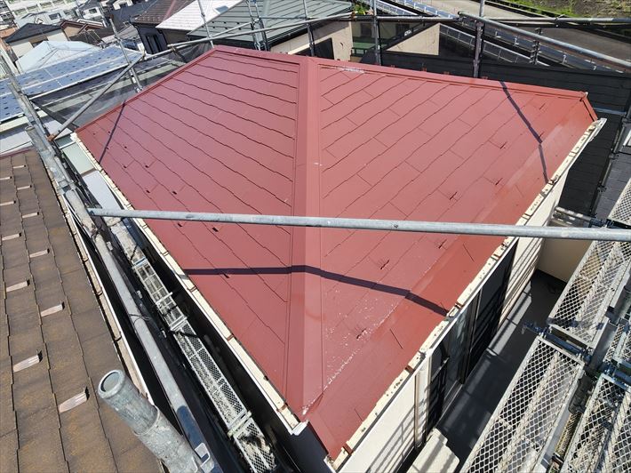 江戸川区小松川にて日本ペイントのパーフェクトベストを使用した屋根塗装工事を実施、色はブラウンになります
