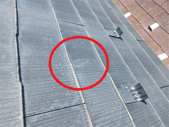 台東区入谷にて色褪せたスレート屋根の無料点検を実施、防水性や耐久性が低下していますので屋根塗装工事を実施
