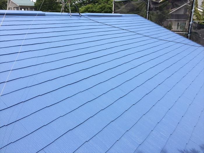 クールネオサファイアブルーでの屋根塗装完了