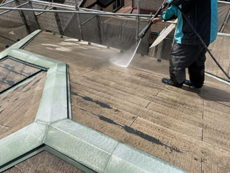 コロニアル屋根　高圧洗浄
