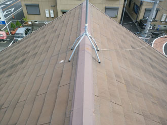 小金井市緑町にて屋根塗装工事前調査、築16年経過し塗膜が劣化したスレート屋根にファインパーフェクトベストをご提案