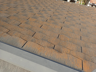 目黒区八雲にて屋根のメンテナンス調査、塗膜が劣化した化粧スレートには遮熱性塗料のサーモアイSiをおすすめ
