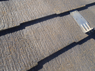 杉並区善福寺にて劣化してしまった化粧スレート屋根の調査、クラック補修とファインパーフェクトベストによる塗装工事をおすすめ