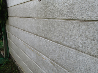 国立市谷保にて外壁塗装前の調査、塗膜の劣化により藻が繁殖してしまった外壁にナノコンポジットWをおすすめ