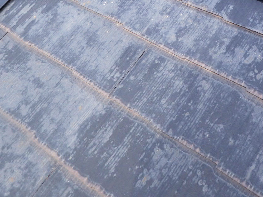 調布市佐須町にて台風の影響で屋根材が飛散、この機会にファインパーフェクトベストによる屋根塗装工事をご提案
