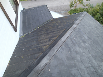 国分寺市新町にて屋根塗装前調査、塗膜が劣化してきたスレート屋根にファインパーフェクトベストによる塗装工事をご提案