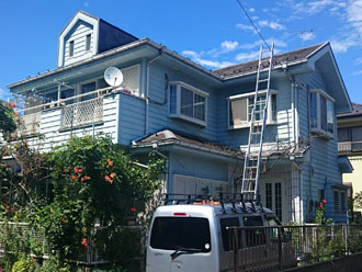 青梅市新町にて台風で被災した屋根葺き替えとパーフェクトトップを使用した外壁塗装が竣工