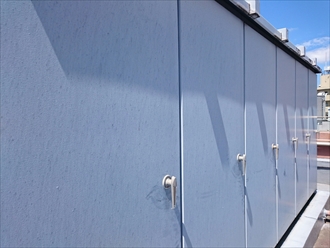 新宿区大久保で鉄部のサビ止めに最適なカーボマスチックを塗装します