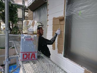 北区志茂にてダイヤ、スーパーセランフレックスを使用し外壁塗装が進んでいます
