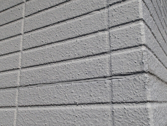 汚れが目立ちにくい色であるグレーが外壁塗装で人気な理由