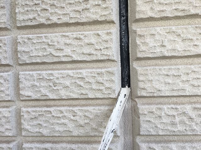 本日は小美玉市のお客様のところでALC外壁の古いシーリングの撤去作業をおこなってきました