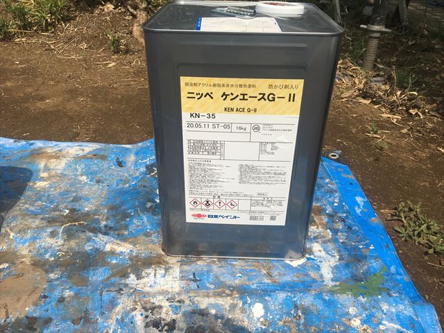 坂東市下出島で一液セラミックシリコン樹脂塗料の水性セラミシリコンで外壁の仕上げ塗り作業