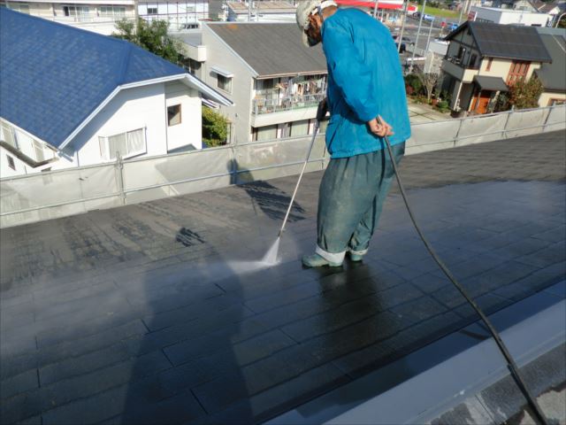 屋根、高圧洗浄