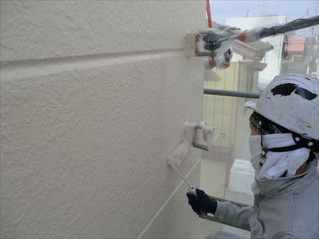 外壁着色上塗り２回目仕上げ塗装、セラミクリーン