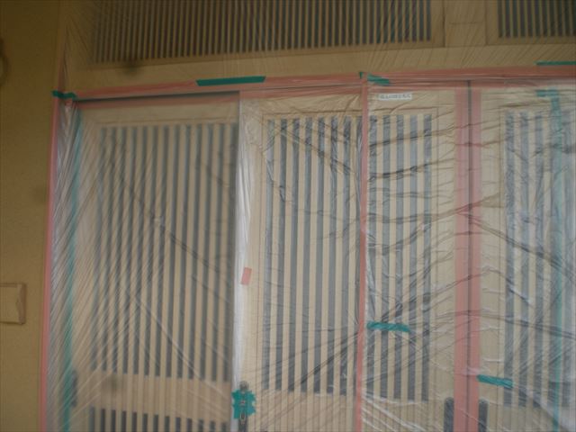 水戸市三湯町でエスケー化研ソフトスタッコで外壁仕上げ吹き作業