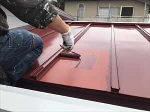 東茨城郡茨城町でコロニアル屋根上塗りと瓦棒中塗りやりました