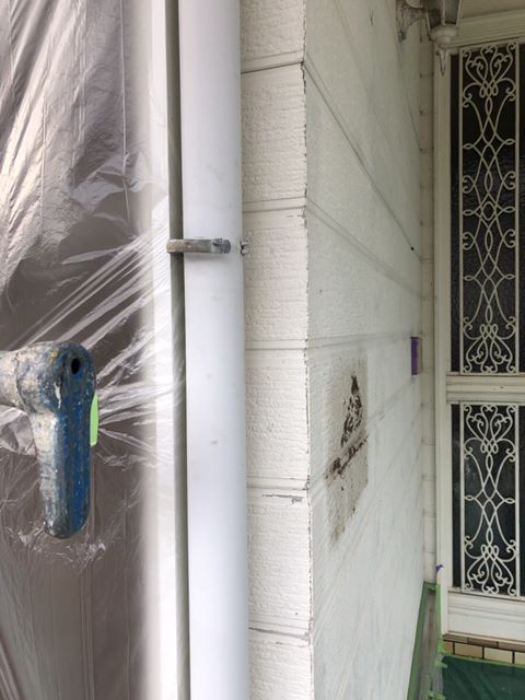 今治市外壁塗装工事。付帯部塗装をしていきます。雨樋塗装を紹介します。