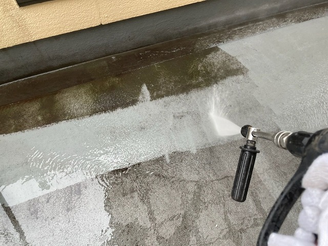 入間市上藤沢にてベランダ床保護塗装工事のご依頼を頂きました！