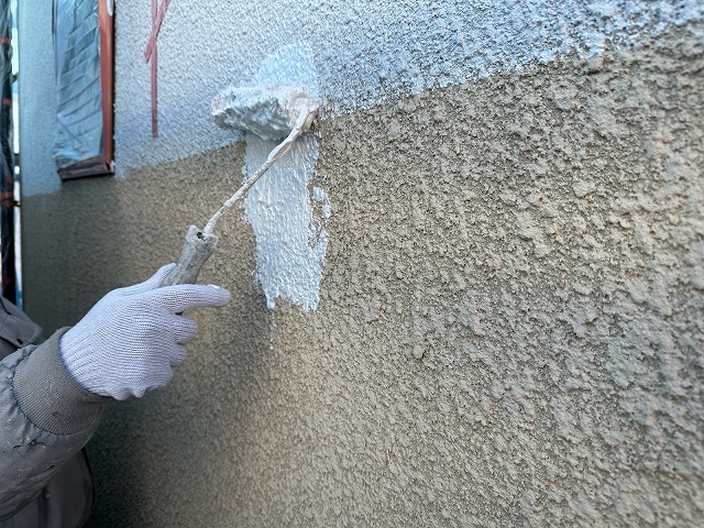 入間市南峯にて遮熱フッ素塗料で外壁・屋根塗装工事中！