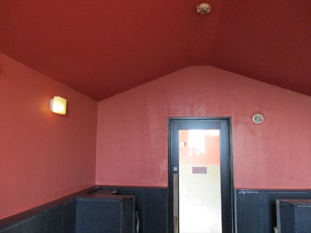 塗装後のサウナ室
