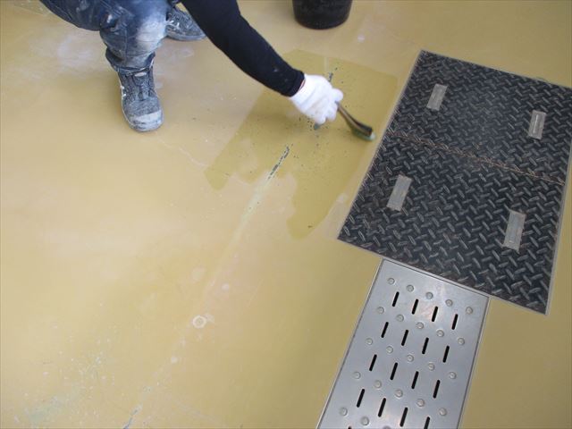 枚方市の施設にある部屋の床をエポキシ床塗料で塗装しました