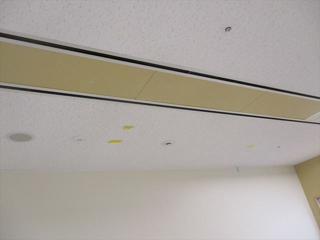 大阪市北区の事務所空き室の天井（一部分）と扉（枠共）の塗装を行いました