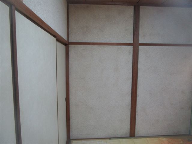 大阪市生野区のK様邸で和室綿壁の塗装工事を行いました。