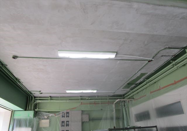 セメント補修した天井