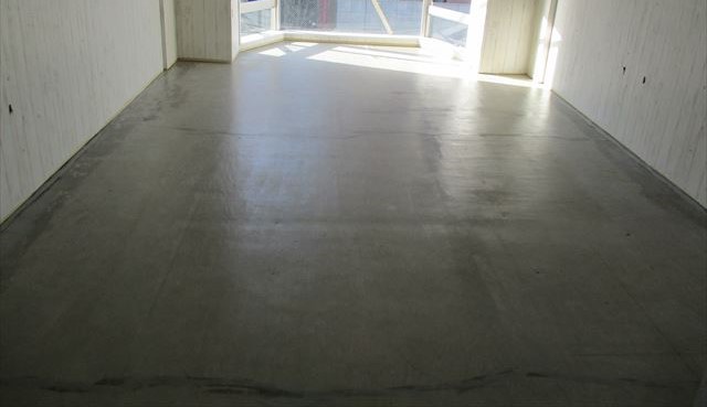 艶消し塗料で塗装した床