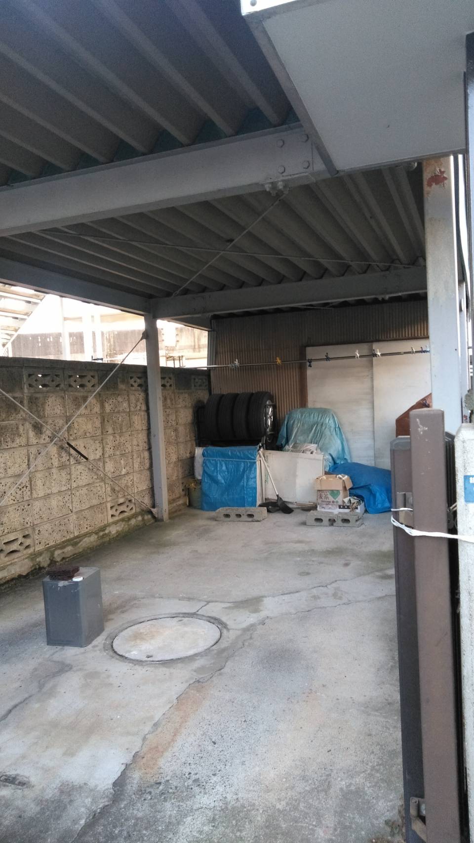 岐阜市鏡島で車庫の塗装を行いました。