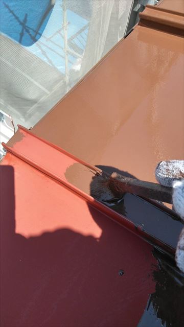 岐阜市旦島のトタンの住宅の瓦棒屋根塗装と外壁の錆止め塗装の様子をお伝えします