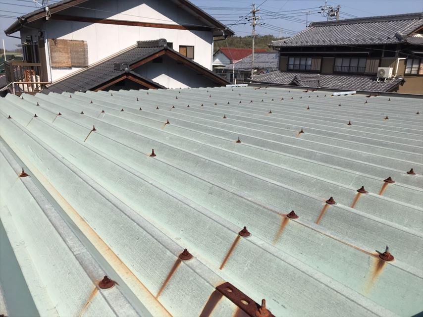 土岐市駄知町で車庫折半屋根の塗装見積りをいただきました。