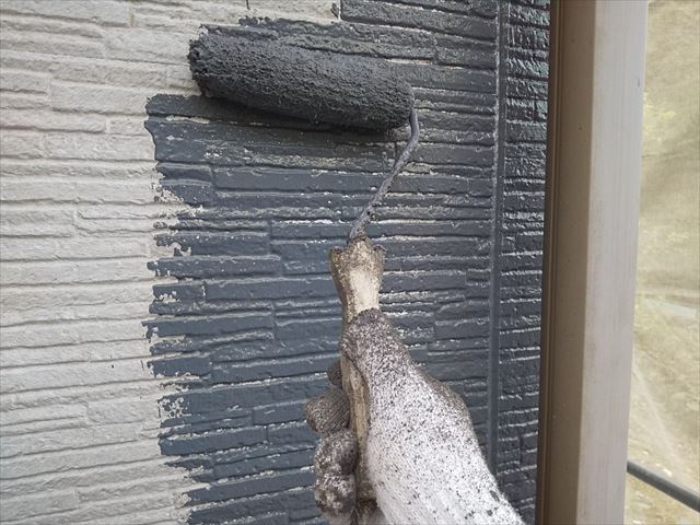 土岐市妻木町で超低汚染リファインＭＦ塗料で外壁の中塗り塗装を行いました