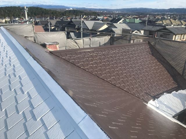多治見市脇之島町で遮熱塗料で屋根の上塗り塗装を行いました