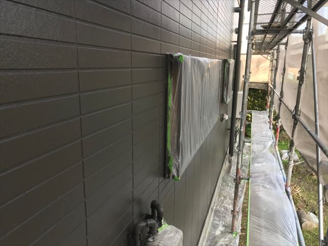 恵那市で、紫外線に強い耐久性の高い外壁塗装の仕上げ塗装を行いました