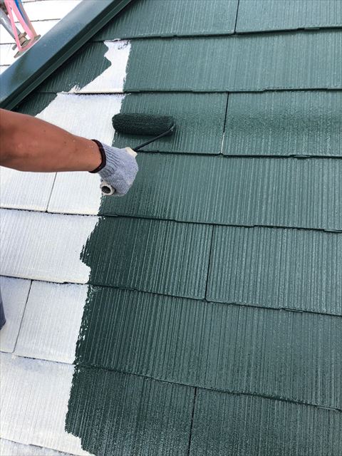 可児市桜ヶ丘でスレート屋根の中塗り・上塗り塗装を行いました
