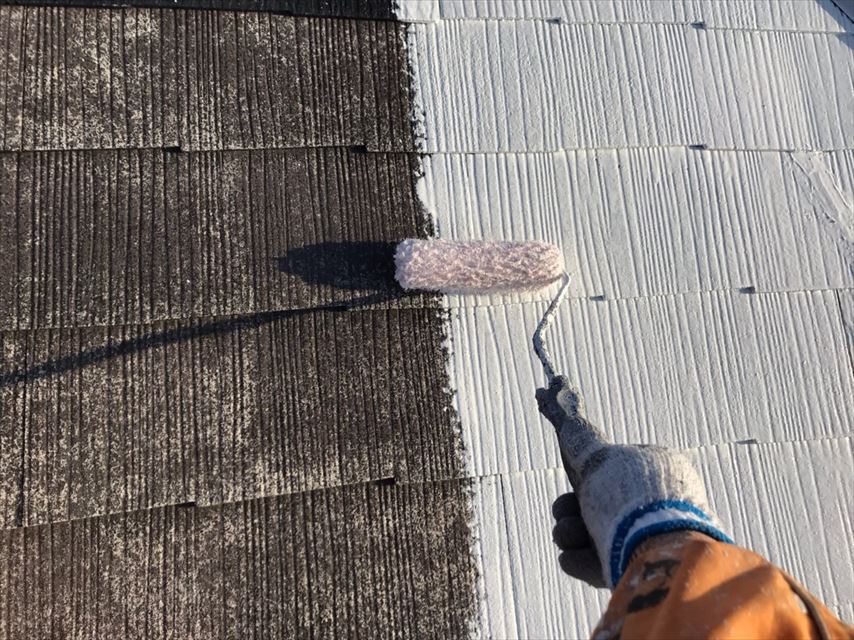 多治見市脇之島町でスレート屋根の下塗りを2回行いました。