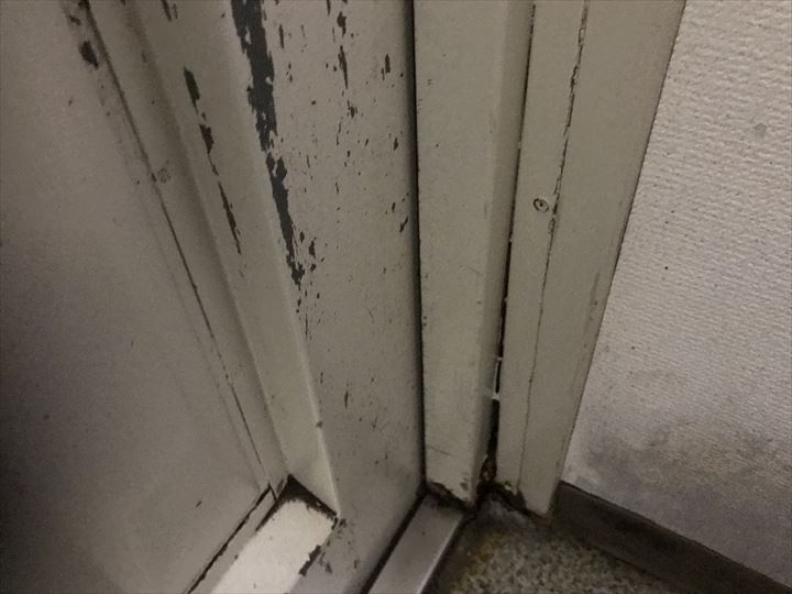 船橋市西船で玄関扉廻りからの雨漏り、無料点検調査にお伺い致しました