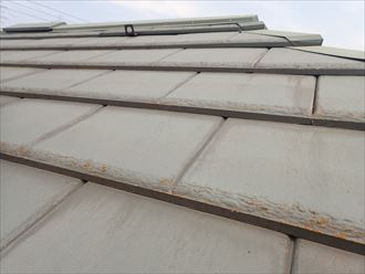 厚型スレート屋根材の点検