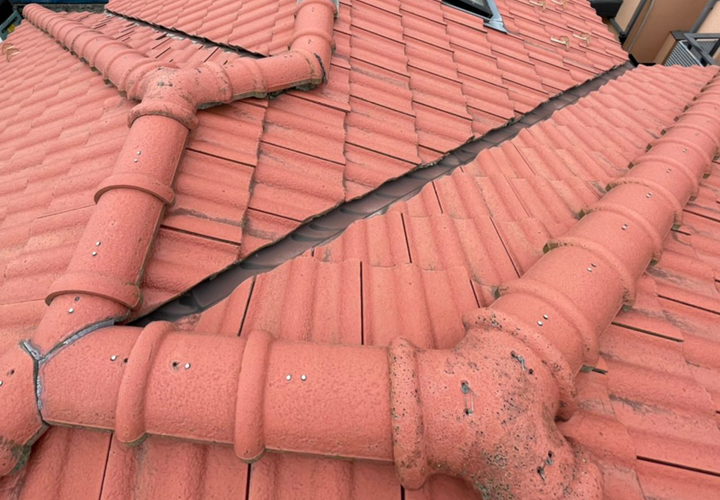 セメント瓦の特徴や注意点とは？ファインパーフェクトベストを使用したセメント瓦屋根の塗装・屋根葺き替え工事事例をご紹介！
