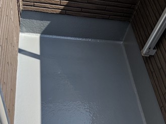 鎌ケ谷市南初富にて、高耐久のウレアックスHGでFRP防水のトップコート塗り替えを行いました