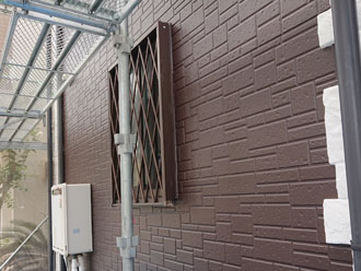 市川市宮久保でパーフェクトトップのJ09-20Bを使用した外壁塗装、落ち着いたレンガ調の外壁にチェンジ！