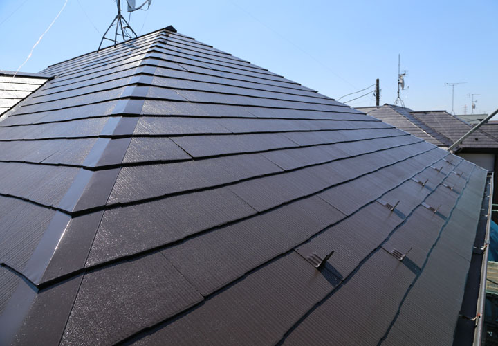 サーモアイSi クールコーヒーブラウンでの屋根塗装が完工したスレート