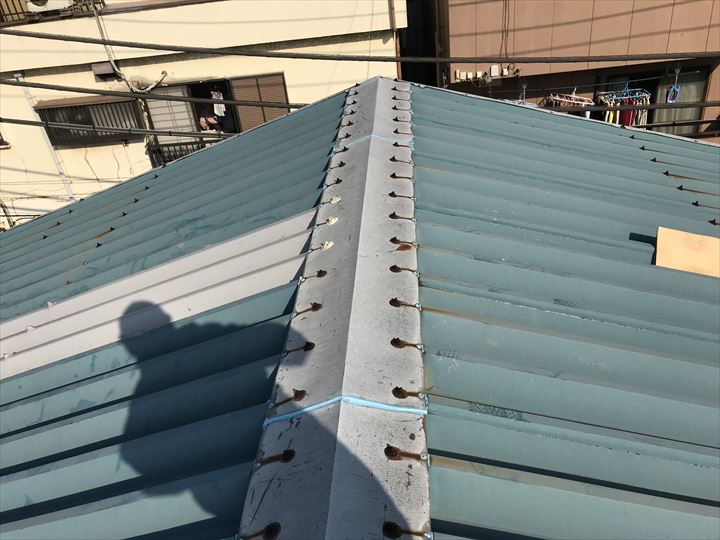 工場の折板屋根