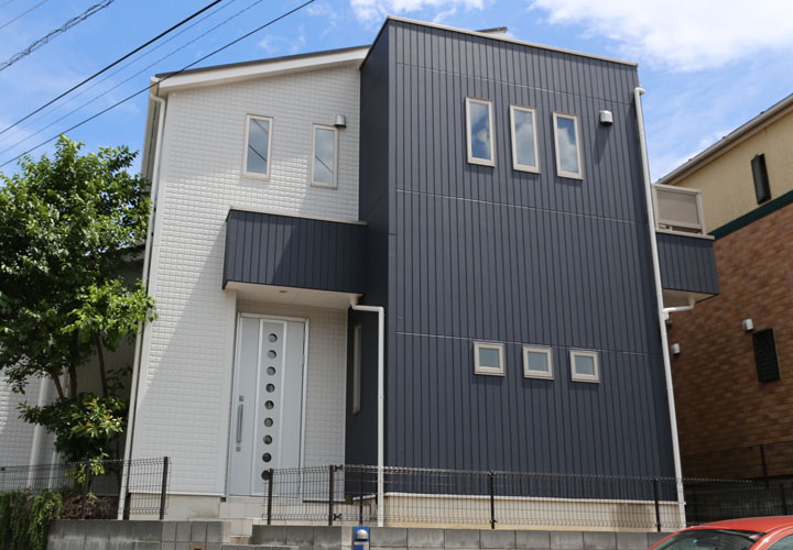 鎌ヶ谷市新鎌ヶ谷でパーフェクトトップND-400とH75-30Bの艶消で外壁塗装、落ち着いた印象の邸宅に