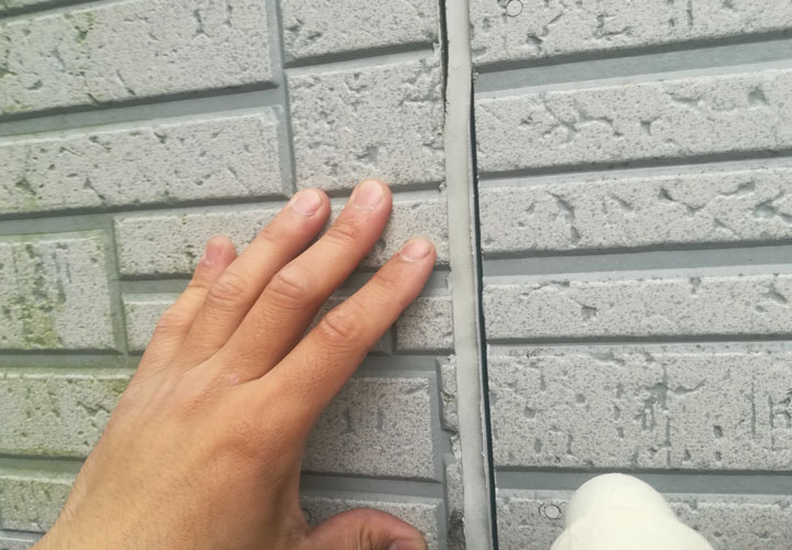 千葉市若葉区小倉台にて窯業系サイディング外壁に藻が発生！パーフェクトトップでの外壁塗装をご提案