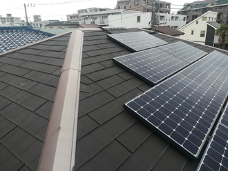 野田市中里で太陽光パネルが設置された屋根の塗装前調査
