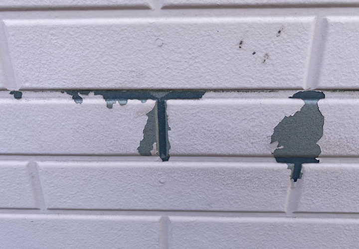 富津市青木でサイディング外壁にはチョーキング現象や塗膜の剥がれ、目地の劣化が見受けられました