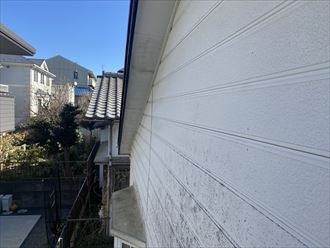 船橋市薬円台にある窯業系サイディングを使用されている住宅のお客様に外壁塗装工事のご提案